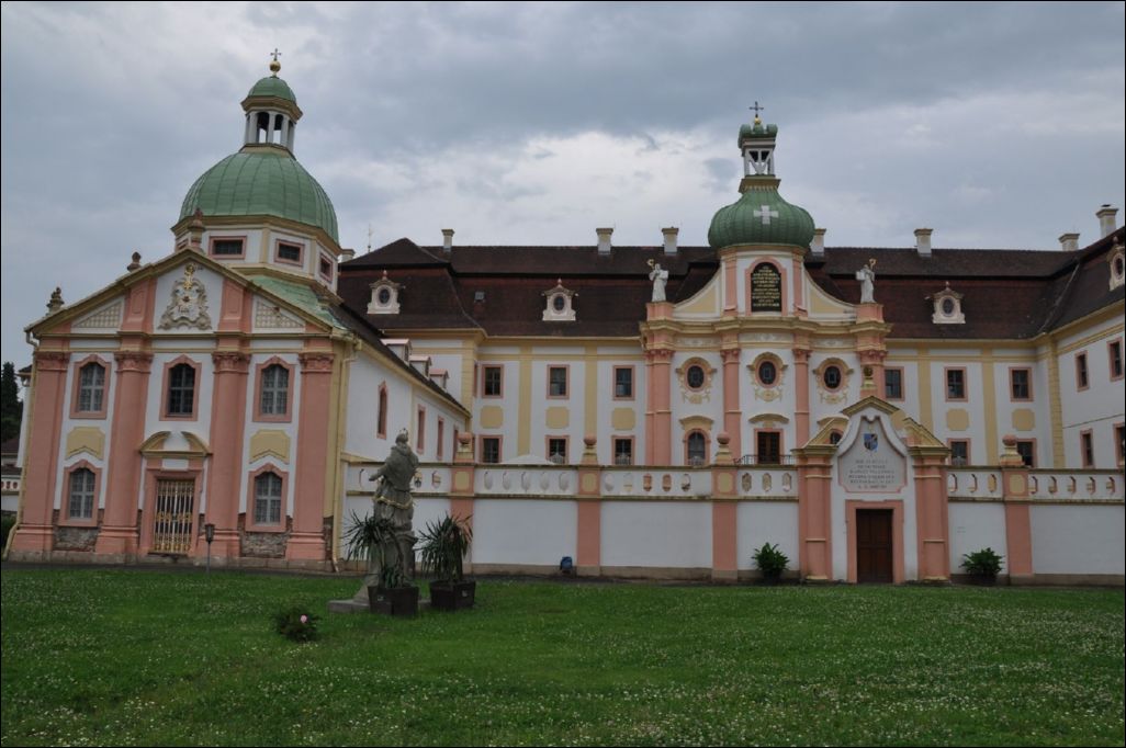 <i><b>Kloster Marienthal</b></i>